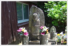 鯨鯢(鯨の胎児)供養塔